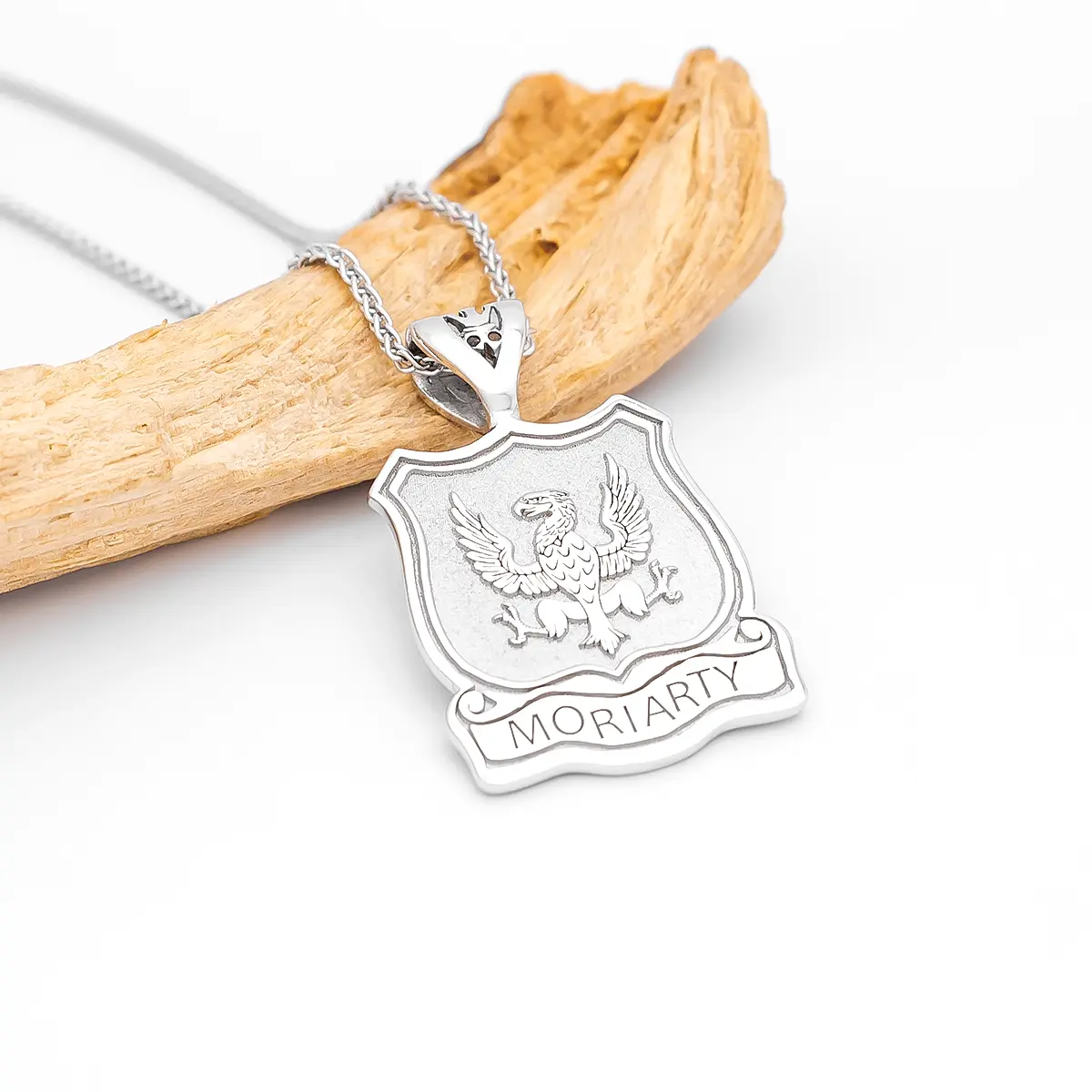 Family Crest Pendant With Family Name in White Gold Photo 3 